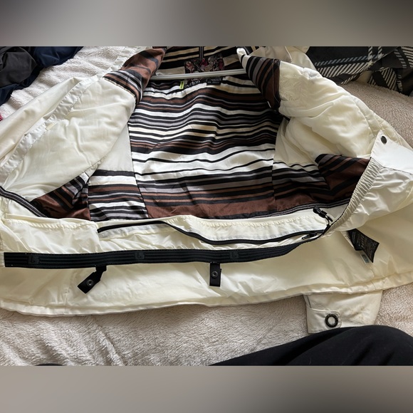 Burton | Medium | White | Snowboard Jacket - Picture 5 of 12